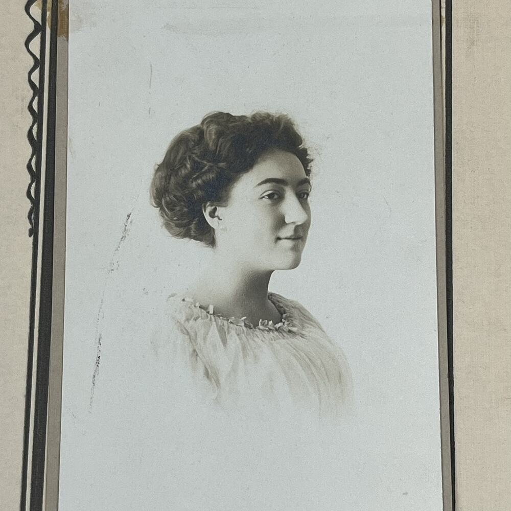 Antique C1900 Photo Edna Brown Omaha Nebraska Woman Edwardian Portrait Folder